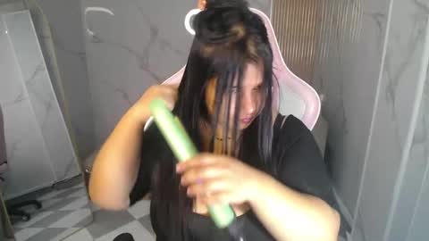 Skarlet online show from December 18, 2025, 1:06 pm