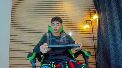 Snapshot of skiiny_boy chatting on April 10, 2026, 10:31 am skiiny_boy online show from April 10, 2026, 10:31 am