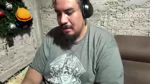 Snapshot of skinhell chatting on May 15, 2026, 11:01 pm Elias online show from May 15, 2026, 11:01 pm