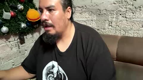 Snapshot of skinhell chatting on June 5, 2026, 8:36 pm Elias online show from June 5, 2026, 8:36 pm