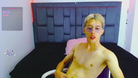 Snapshot of skinny_bigcock20 chatting on October 18, 2025, 10:32 pm skinny_bigcock20 online show from October 18, 2025, 10:32 pm