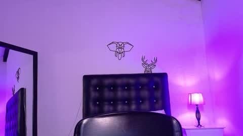 skinny_hottie18 online show from February 14, 2025, 2:33 pm