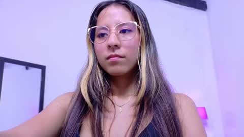 skinny_hottie18 online show from February 15, 2025, 1:49 pm