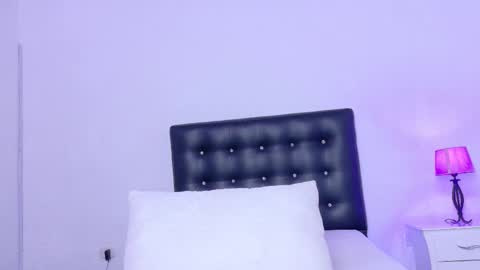 skinny_hottie18 online show from March 27, 2026, 3:45 pm