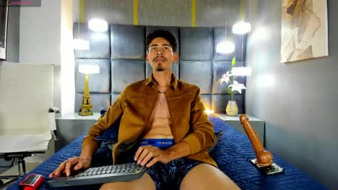 Snapshot of skinny_jean_ chatting on May 19, 2026, 8:48 pm skinny jean online show from May 19, 2026, 8:48 pm