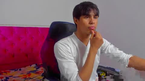 Snapshot of skinny_sam23 chatting on May 10, 2026, 5:01 am sam online show from May 10, 2026, 5:01 am