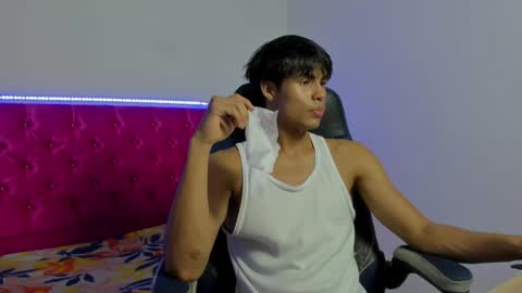 Snapshot of skinny_sam23 chatting on May 11, 2026, 3:01 am sam online show from May 11, 2026, 3:01 am