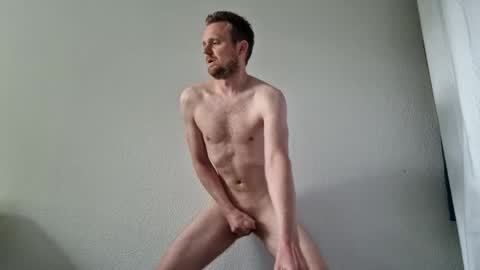 Snapshot of skinnyb24 chatting on May 17, 2026, 11:39 am skinnyb24 online show from May 17, 2026, 11:39 am