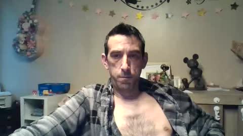 Snapshot of skinnybigcock2 chatting on April 25, 2026, 5:21 am SkinnyBigCock2 online show from April 25, 2026, 5:21 am