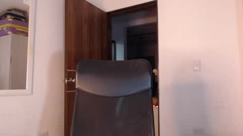 Snapshot of skinnyflak7 chatting on October 22, 2025, 5:19 am jesica online show from October 22, 2025, 5:19 am