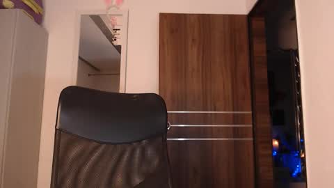 Snapshot of skinnyflak7 chatting on November 5, 2025, 5:18 am jesica online show from November 5, 2025, 5:18 am