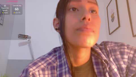 Snapshot of skinnyneighbour_ chatting on June 5, 2026, 6:52 am Karla online show from June 5, 2026, 6:52 am