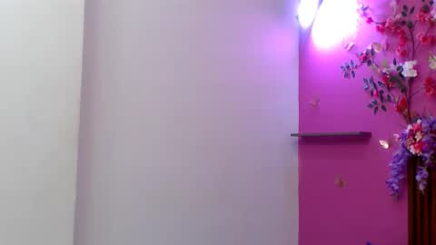 sofia online show from November 19, 2025, 1:11 pm