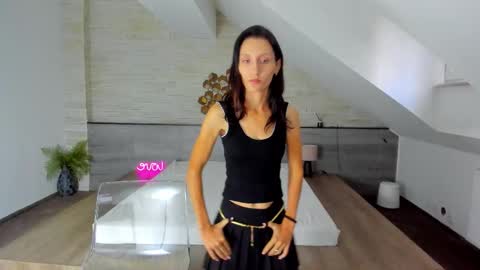 Julia online show from September 15, 2025, 4:23 am