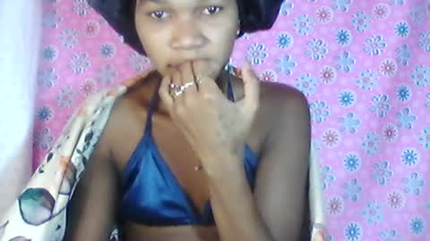 Snapshot of skinygirl2 chatting on June 21, 2026, 6:38 am skinygirl2 online show from June 21, 2026, 6:38 am