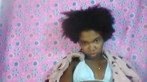Snapshot of skinygirl2 chatting on July 5, 2026, 4:19 am skinygirl2 online show from July 5, 2026, 4:19 am
