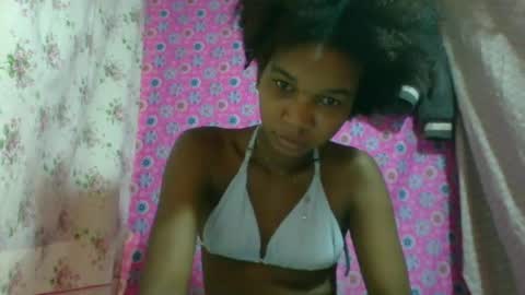 Snapshot of skinygirl2 chatting on July 7, 2026, 3:20 am skinygirl2 online show from July 7, 2026, 3:20 am