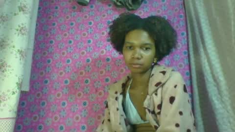 Snapshot of skinygirl2 chatting on July 8, 2026, 4:33 pm skinygirl2 online show from July 8, 2026, 4:33 pm