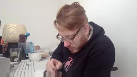 Snapshot of sklave_s chatting on March 19, 2026, 9:02 am sklave_s online show from March 19, 2026, 9:02 am