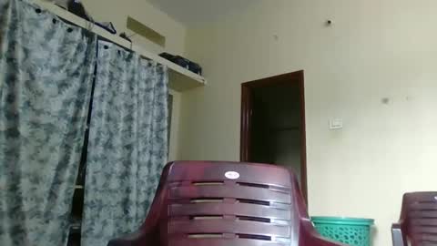 Snapshot of sklavepappu143 chatting on March 2, 2026, 5:52 am Indianslut1431 online show from March 2, 2026, 5:52 am