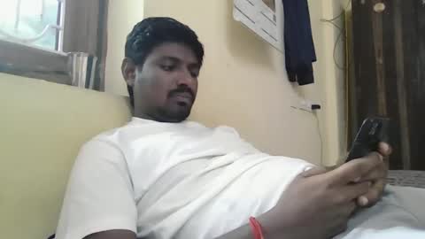 Snapshot of sklavepappu143 chatting on April 6, 2026, 4:32 am Indianslut1431 online show from April 6, 2026, 4:32 am