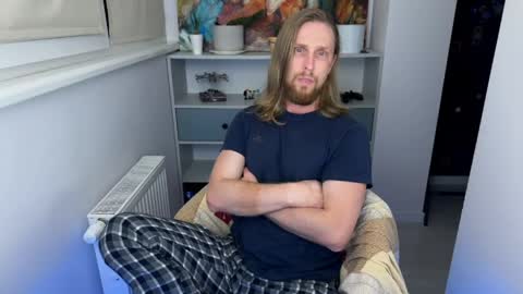 sky_guy25 online show from April 18, 2026, 7:58 pm