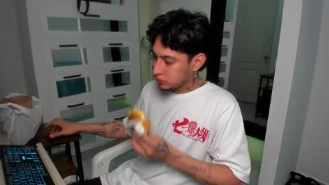 sky_wild online show from March 22, 2026, 4:49 am