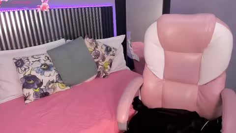 S O F I  online show from September 23, 2025, 1:36 pm