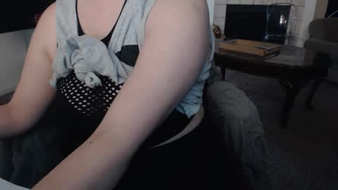 SKYLE   online show from September 26, 2025, 8:46 pm