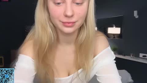 Skye online show from December 15, 2025, 8:35 pm