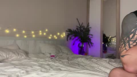 GARRY AND SOPHIA online show from December 26, 2024, 8:11 pm