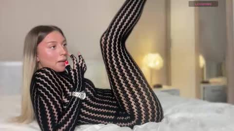 GARRY AND SOPHIA online show from November 19, 2025, 4:18 pm