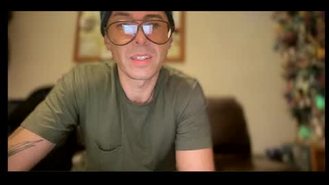 Snapshot of skyfly333 chatting on May 26, 2026, 2:57 pm IAN HARD online show from May 26, 2026, 2:57 pm