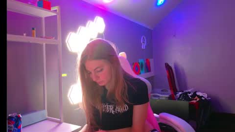 Snapshot of skyiswoke chatting on May 4, 2026, 2:40 am Sky online show from May 4, 2026, 2:40 am