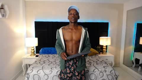 SKYLERBIGXXX online show from April 17, 2026, 4:37 am