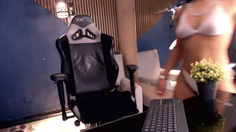 skylerbloom online show from September 20, 2025, 4:35 am