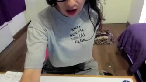 skyler online show from October 19, 2025, 1:17 am