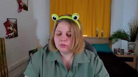 Snapshot of sladadeew chatting on December 27, 2024, 12:23 pm Slada Deew online show from December 27, 2024, 12:23 pm