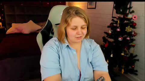 Snapshot of sladadeew chatting on December 28, 2024, 7:33 pm Slada Deew online show from December 28, 2024, 7:33 pm
