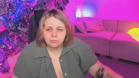 Snapshot of sladadeew chatting on December 30, 2024, 9:05 am Slada Deew online show from December 30, 2024, 9:05 am