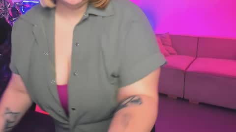 Snapshot of sladadeew chatting on December 30, 2024, 12:09 pm Slada Deew online show from December 30, 2024, 12:09 pm