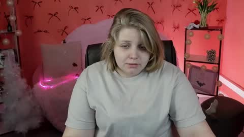 Snapshot of sladadeew chatting on January 4, 2025, 9:00 am Slada Deew online show from January 4, 2025, 9:00 am
