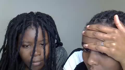 sleciah online show from November 27, 2025, 2:19 pm