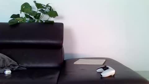 sleeperly online show from October 11, 2025, 9:41 am