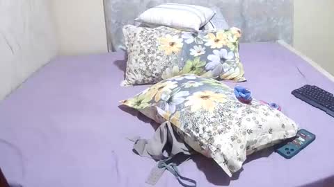 slender_sweetbabe online show from April 1, 2026, 9:10 am