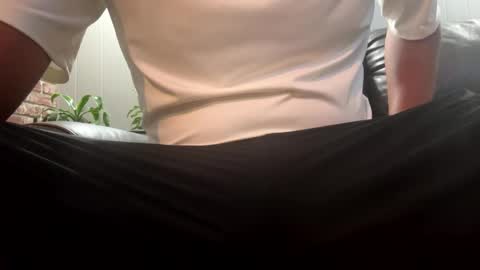 Snapshot of slick2285 chatting on September 15, 2025, 6:24 am slick2285 online show from September 15, 2025, 6:24 am