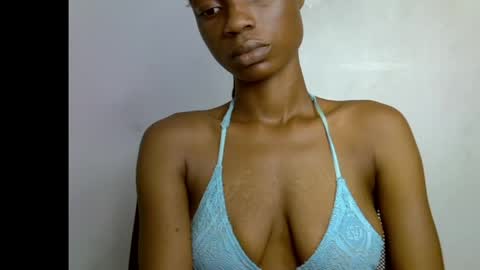 Snapshot of slim_petitqueen chatting on April 20, 2026, 7:37 pm Alice online show from April 20, 2026, 7:37 pm