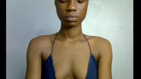 Snapshot of slim_petitqueen chatting on May 3, 2026, 5:19 pm Alice online show from May 3, 2026, 5:19 pm