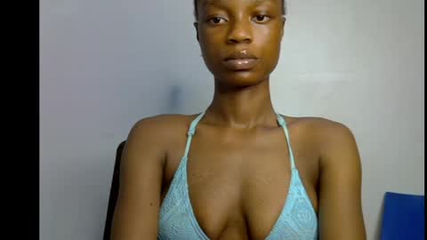 Snapshot of slim_petitqueen chatting on May 19, 2026, 6:53 am Alice online show from May 19, 2026, 6:53 am