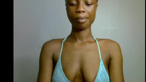 Snapshot of slim_petitqueen chatting on May 21, 2026, 8:27 pm Alice online show from May 21, 2026, 8:27 pm